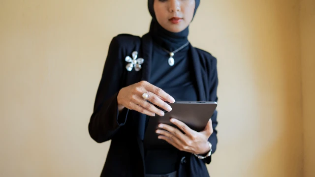1748565653230-model_35.webp