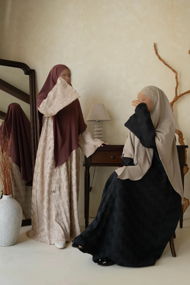 1746323149237-foto blur-min