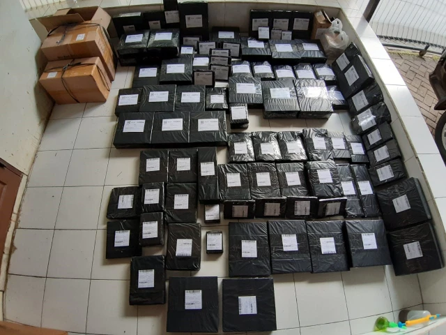 1748672441085-5eb4b0bf-cd58-4410-9496-c76f964fa27d