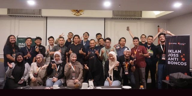 1746444723479-Navy Modern Business Landscape Banner