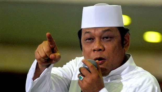 1742942653526-KH-Zainuddin-MZ-dan-Tebuireng