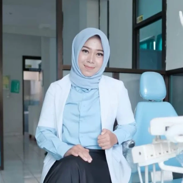 testimony-https://cdn.scalev.id/business_files/9nLiRzzRXqBKIPuNZn8TlSRI/1756979863280-013502800_1568836442-TATI_DOKTER_GIGI-Ridlo.webp