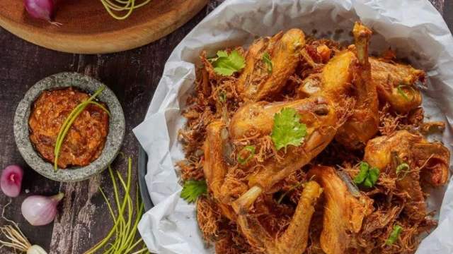 1756565789141-ayam goreng lengkuas terfavorit