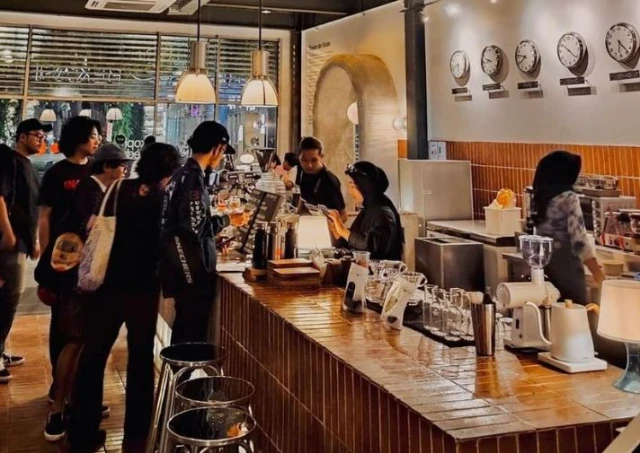 1756520502149-hero es kristal headline 2.webp