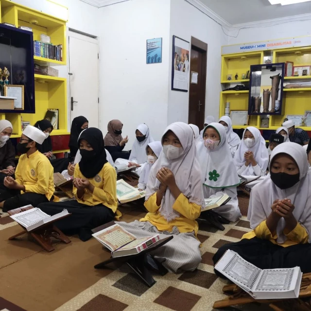 1763030090434-doa dan pengajian yatim dhuafa berbagi sarapan.webp