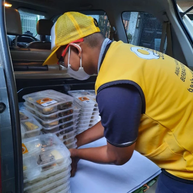 1763031828552-berbagi makanan untuk dhuafa, tunaikan fidyah.webp