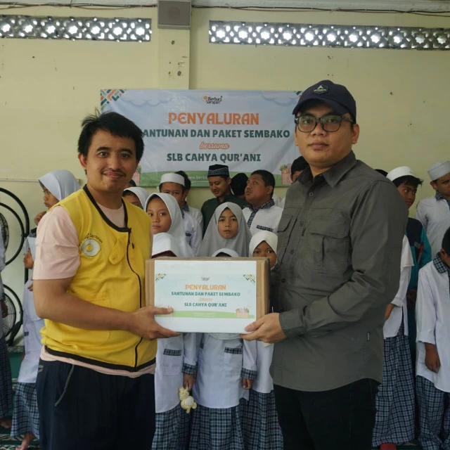 1763031859062-berbagi makanan tunaikan fidyah.webp