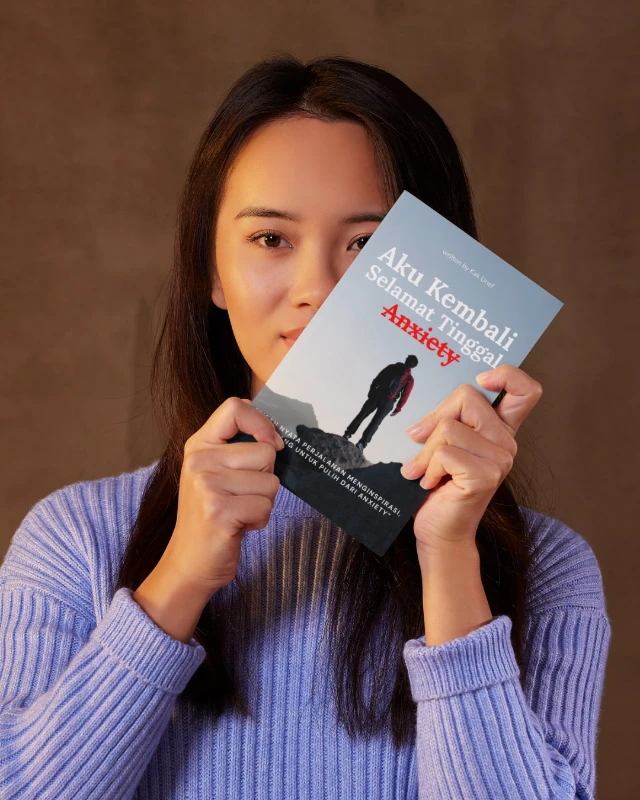 1765079571428-Ebook Aku Kembali Selamat Tinggal Anxiety Cover Final Woman