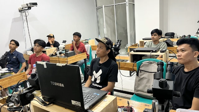 Perbandingan Kursus Offline vs Dokter Gadget