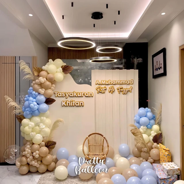 1766377210972-Tasyakuran Khitan dengan tema rustic🤎Cocok banget sama venuenya juga bikin dekorasi ini jadi ma