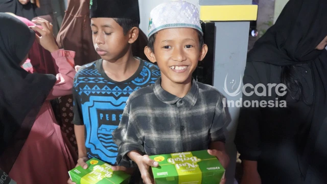 1769743505244-Penyaluran Paket Ifthar Ramadhan UCare (3).webp