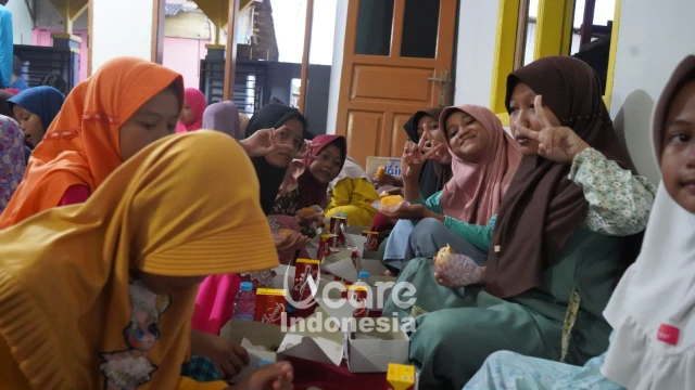 1769743511172-Penyaluran Paket Ifthar Ramadhan UCare (2).webp