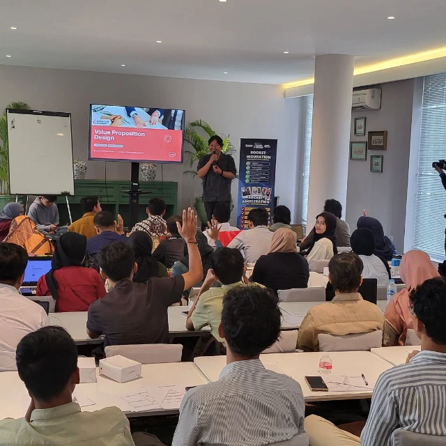 1770797598151-Speaker