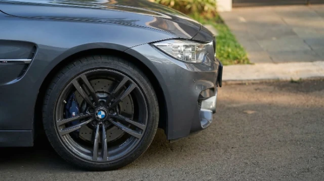 1773545641121-close up shot_car_compressed