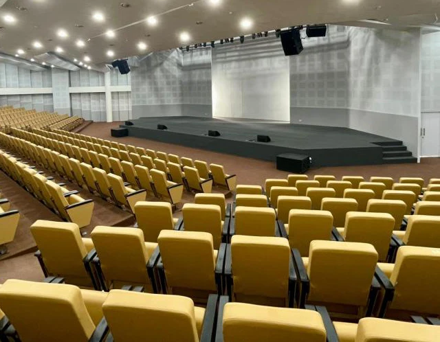 1775876950903-auditorium